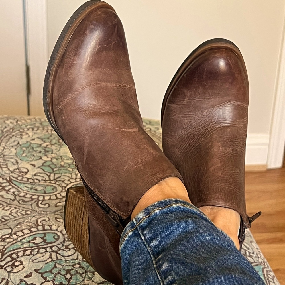 KORKS Leather Distressed Ankle Boots Size 6